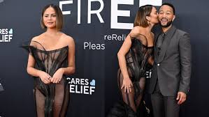 Chrissy Teigen’s Daring Look at 2025 Grammys